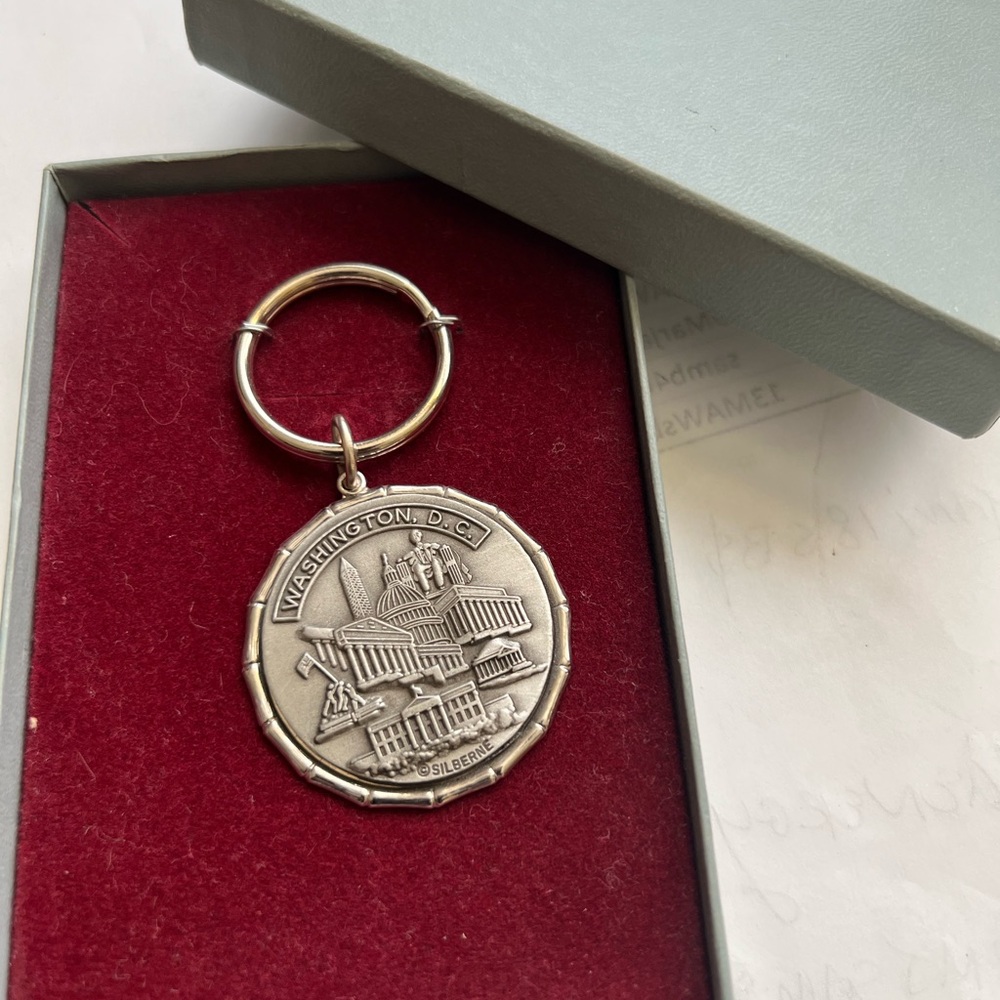 Vintage collectible Silver Washington D.C. Keychain